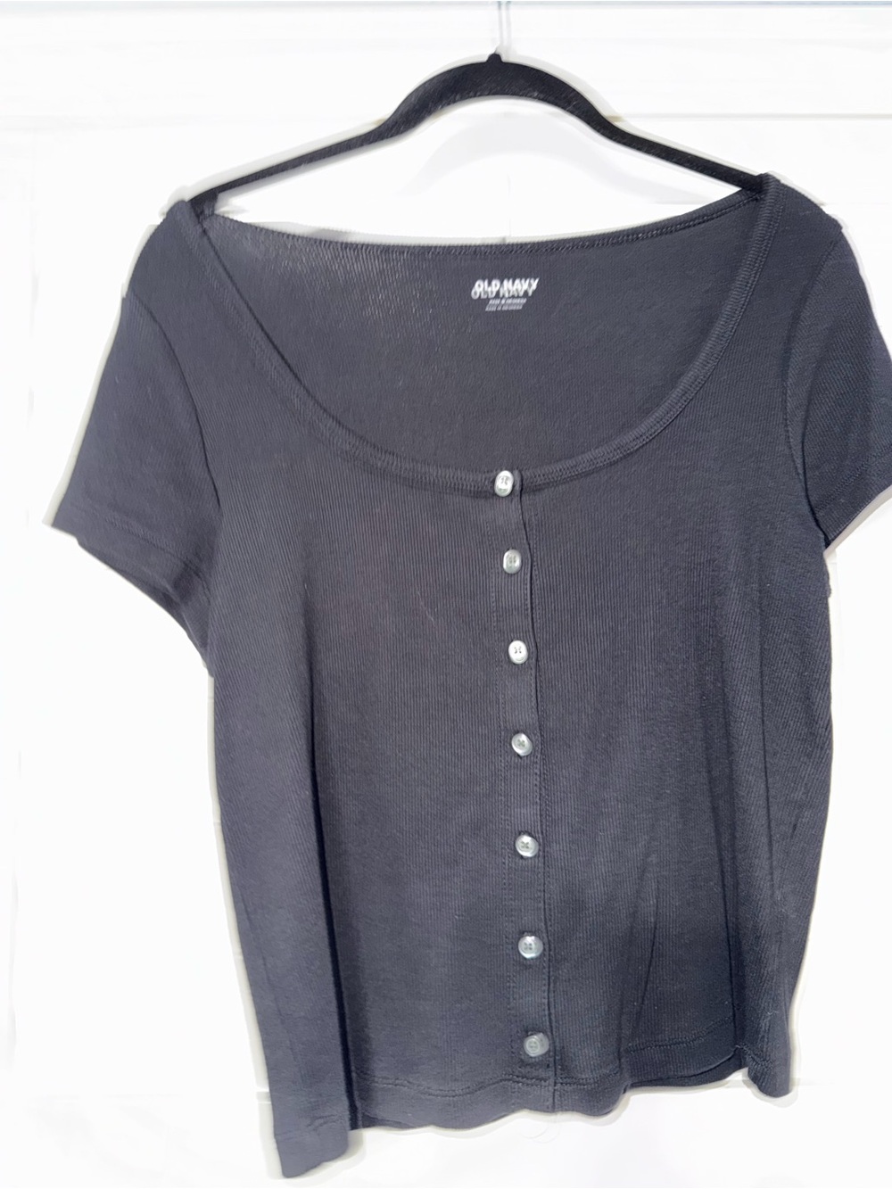 Old Navy Black Scoop-Neck Short Sleeve Button Front Top